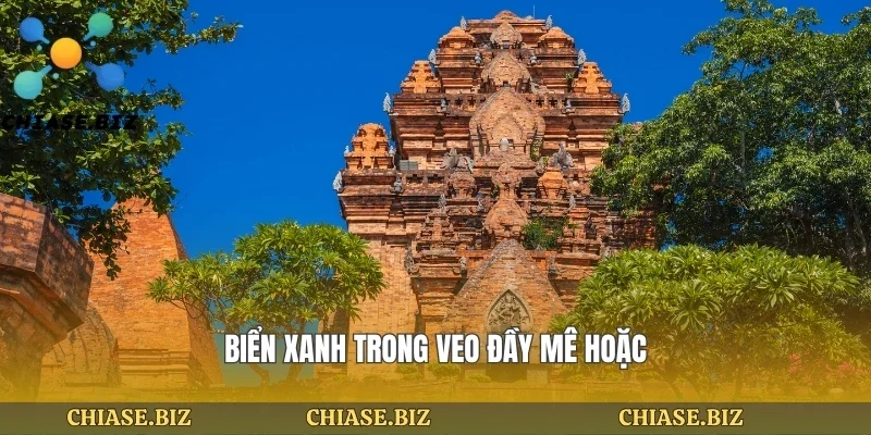 Biển xanh trong veo đầy mê hoặc