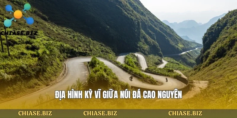 Địa hình kỳ vĩ giữa núi đá cao nguyên